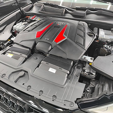 detailing motor audi q8